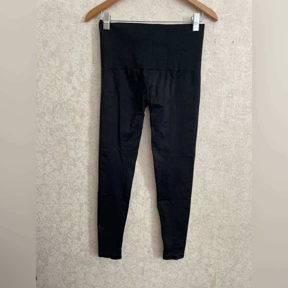Assets by Spanx women's large black athletic leggings - Picture 5 of 5